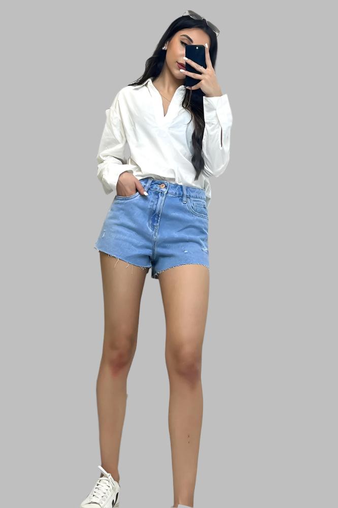 Light denim deals shorts outfit